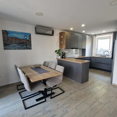 Apartment 5221-1 For 6 Pers In Opatija